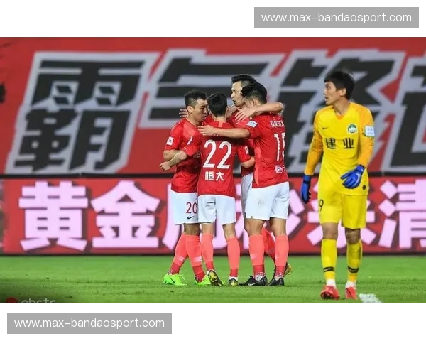 重温巅峰：恒大vs香港东方，那场燃爆亚洲的“红蓝旋风”视觉盛宴